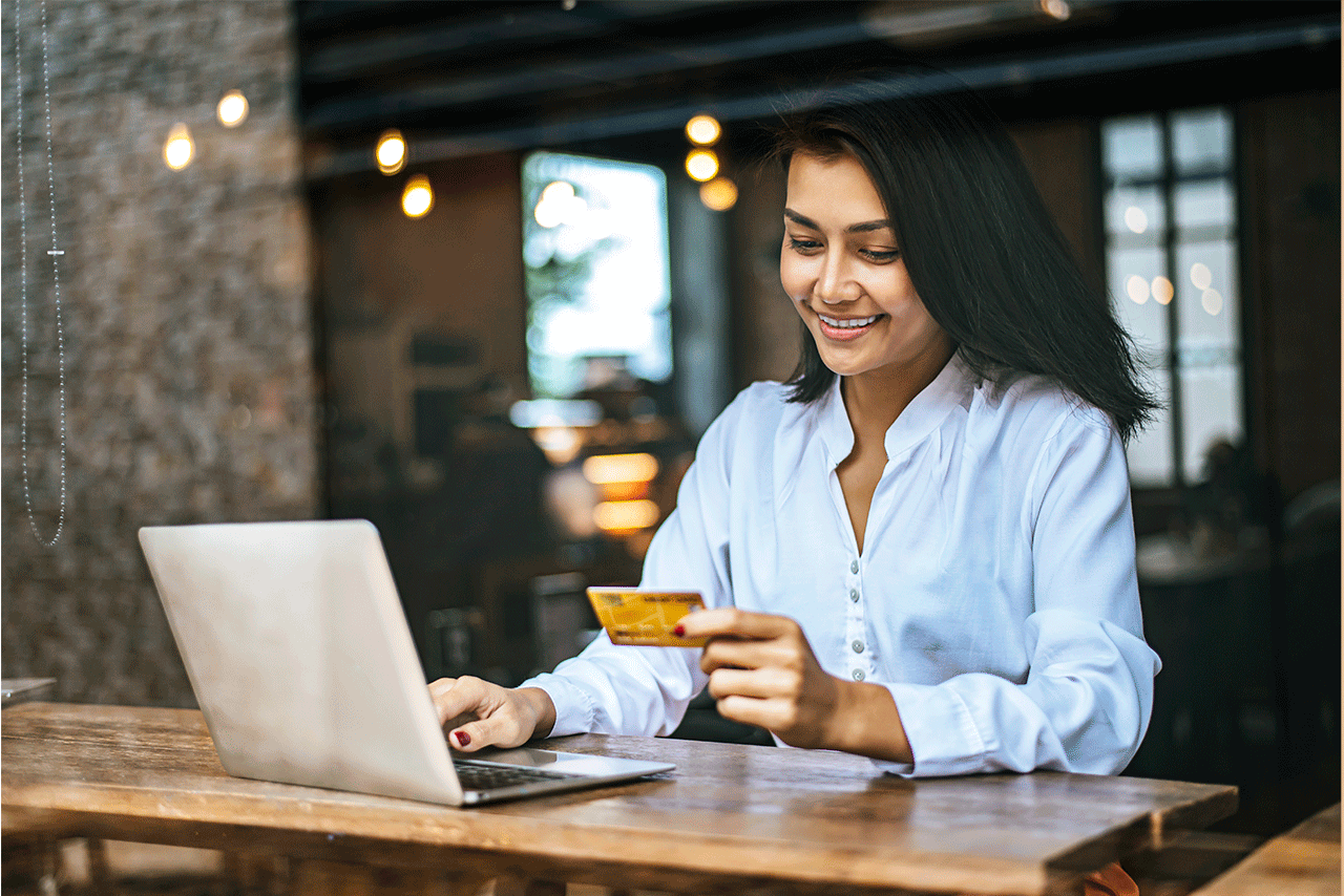 En Chile, el retiro en dólares es una opción que está cobrando popularidad, especialmente para quienes buscan acceder a fondos en moneda extranjera sin depender de complejas transacciones bancarias o cambios de divisa. Gracias a plataformas como girodolares.cl, realizar un retiro en dólares desde tu tarjeta de crédito se ha convertido en una alternativa accesible y segura. Este artículo te explica cómo funciona el retiro en dólares, sus beneficios y cómo girodolares.cl facilita este proceso. ¿Qué es el Retiro en Dólares y Cómo Funciona? Un retiro en dólares permite que accedas a los fondos en dólares disponibles en el límite de tu tarjeta de crédito, dándote la opción de disponer de estos dólares en efectivo o de transferirlos a una cuenta. Este tipo de retiro es ideal para quienes tienen gastos en moneda extranjera, viajes planeados o inversiones en dólares, y desean realizar transacciones sin depender de la volatilidad del tipo de cambio. Girodolares.cl simplifica todo el proceso, permitiéndote gestionar un retiro en dólares de forma ágil y sin complicaciones. En nuestra plataforma puedes acceder a tu límite en dólares y hacer retiros en efectivo o transferencias internacionales para que tus fondos estén disponibles cuando los necesites. ¿Por Qué Hacer un Retiro en Dólares? Existen muchas razones para considerar el retiro en dólares como una herramienta estratégica en tu gestión financiera: Acceso a Efectivo en Dólares: Si estás planeando un viaje o necesitas fondos en moneda extranjera, un retiro en dólares te da acceso directo a efectivo, sin necesidad de convertir pesos a dólares ni depender de bancos para realizar el cambio. Mayor Control de Tu Crédito en Dólares: Tener la posibilidad de acceder a tu límite en dólares sin afectar el cupo en pesos de tu tarjeta te permite diversificar tus finanzas y mejorar tu flexibilidad económica. Protección Frente a la Volatilidad Cambiaria: Tener fondos en dólares puede ayudarte a proteger tu dinero ante fluctuaciones del tipo de cambio, especialmente en tiempos de inestabilidad económica. Reducción de Cargos por Conversión de Moneda: Al retirar dólares directamente, puedes evitar las comisiones y cargos que usualmente aplican los bancos al realizar conversiones de pesos a dólares. Oportunidades de Ahorro e Inversión en Dólares: Acceder a tu límite en dólares te permite destinar esos fondos a ahorros en moneda extranjera o a inversiones en mercados internacionales, protegiendo tu capital y dándote mayores opciones financieras. ¿Cómo Funciona el Proceso de Retiro en Dólares en Girodolares.cl? Girodolares.cl te facilita todo el proceso de retiro de dólares para que puedas acceder a tus fondos rápidamente y sin complicaciones. Aquí tienes un paso a paso de cómo funciona nuestro servicio: Paso 1: Consulta tu Límite de Dólares Primero, verifica tu límite de dólares disponible en tu tarjeta de crédito. En girodolares.cl, te brindamos toda la asesoría para que sepas cuál es tu saldo en dólares y cuánto puedes retirar sin afectar tu límite en pesos. Paso 2: Solicitud de Retiro en Dólares Una vez que conoces tu saldo, puedes iniciar la solicitud de retiro en dólares. Nos aseguramos de que todo el proceso sea seguro y rápido, protegiendo siempre tus datos personales y financieros. Paso 3: Elección de Método de Recepción de Fondos Tras aprobarse tu solicitud, puedes elegir cómo deseas recibir tus dólares, ya sea en efectivo o mediante una transferencia bancaria. Esta flexibilidad te permite disponer de los fondos según tus necesidades y hacer uso de ellos de la manera más conveniente. Paso 4: Uso de Tus Fondos en Dólares Ahora que tus fondos están disponibles, puedes usarlos para compras, pagos, inversiones o ahorros en dólares. Girodolares.cl estará siempre disponible para brindarte asesoría adicional en caso de que necesites realizar otro retiro en dólares en el futuro. ¿Por Qué Elegir Girodolares.cl para Hacer tu Retiro en Dólares? Elegir girodolares.cl para gestionar tu retiro en dólares es optar por una experiencia confiable y profesional. Aquí te dejamos algunas de las razones por las cuales nuestros clientes confían en nosotros: Seguridad y Protección: Implementamos altos estándares de seguridad para garantizar que tus datos y fondos estén siempre protegidos en cada transacción. Proceso Ágil y Sin Complicaciones: Nuestro sistema está diseñado para ser fácil de usar y permitirte acceder a tus fondos en dólares de forma rápida. Asesoría Profesional y Personalizada: Nuestro equipo de expertos está disponible para asesorarte en cada paso del proceso y ayudarte a maximizar los beneficios de tu retiro en dólares. Flexibilidad de Recepción de Fondos: Puedes elegir cómo deseas recibir tus dólares, ya sea en efectivo o mediante transferencia, dándote mayor control sobre tus finanzas. Atención al Cliente Rápida y Amigable: En girodolares.cl estamos comprometidos con ofrecer un servicio de atención que se adapte a tus necesidades, respondiendo tus consultas de manera eficiente. Preguntas Frecuentes Sobre el Retiro en Dólares A continuación, algunas de las dudas más comunes de nuestros clientes sobre el retiro en dólares: ¿Es seguro hacer un retiro en dólares? Absolutamente. En girodolares.cl garantizamos la seguridad de cada transacción, implementando protocolos avanzados de protección de datos. ¿Cuánto tarda en completarse el proceso de retiro en dólares? Nuestro sistema es rápido, permitiéndote acceder a tus fondos en dólares en poco tiempo. ¿Puedo hacer un retiro en dólares con cualquier banco? Sí, nuestro servicio es compatible con la mayoría de las instituciones financieras en Chile. ¿Existen cargos adicionales al realizar un retiro en dólares? En girodolares.cl ofrecemos total transparencia en los costos, asegurándonos de que estés informado sobre cualquier cargo antes de proceder con la transacción. Conclusión Realizar un retiro en dólares es una opción estratégica para quienes buscan disponer de fondos en moneda extranjera de manera rápida, segura y sin complicaciones. En girodolares.cl, te ofrecemos un servicio confiable y ágil que te permite acceder a tus fondos en dólares y usarlos como lo desees, ya sea para compras, ahorros, inversiones o pagos internacionales. No dejes pasar esta oportunidad de expandir tus posibilidades financieras y tener mayor control sobre tus fondos en dólares. Visita girodolares.cl y comienza hoy mismo a gestionar tu retiro en dólares.